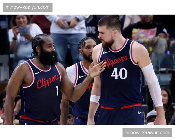 快船祖巴茨归期未定，内线护框缺失影响季后赛防守强度